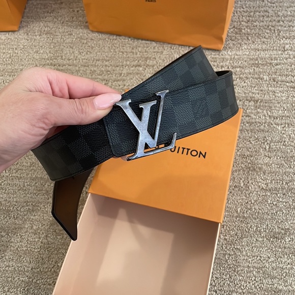 Mens LV Black Reversible belt - Picture 4 of 4